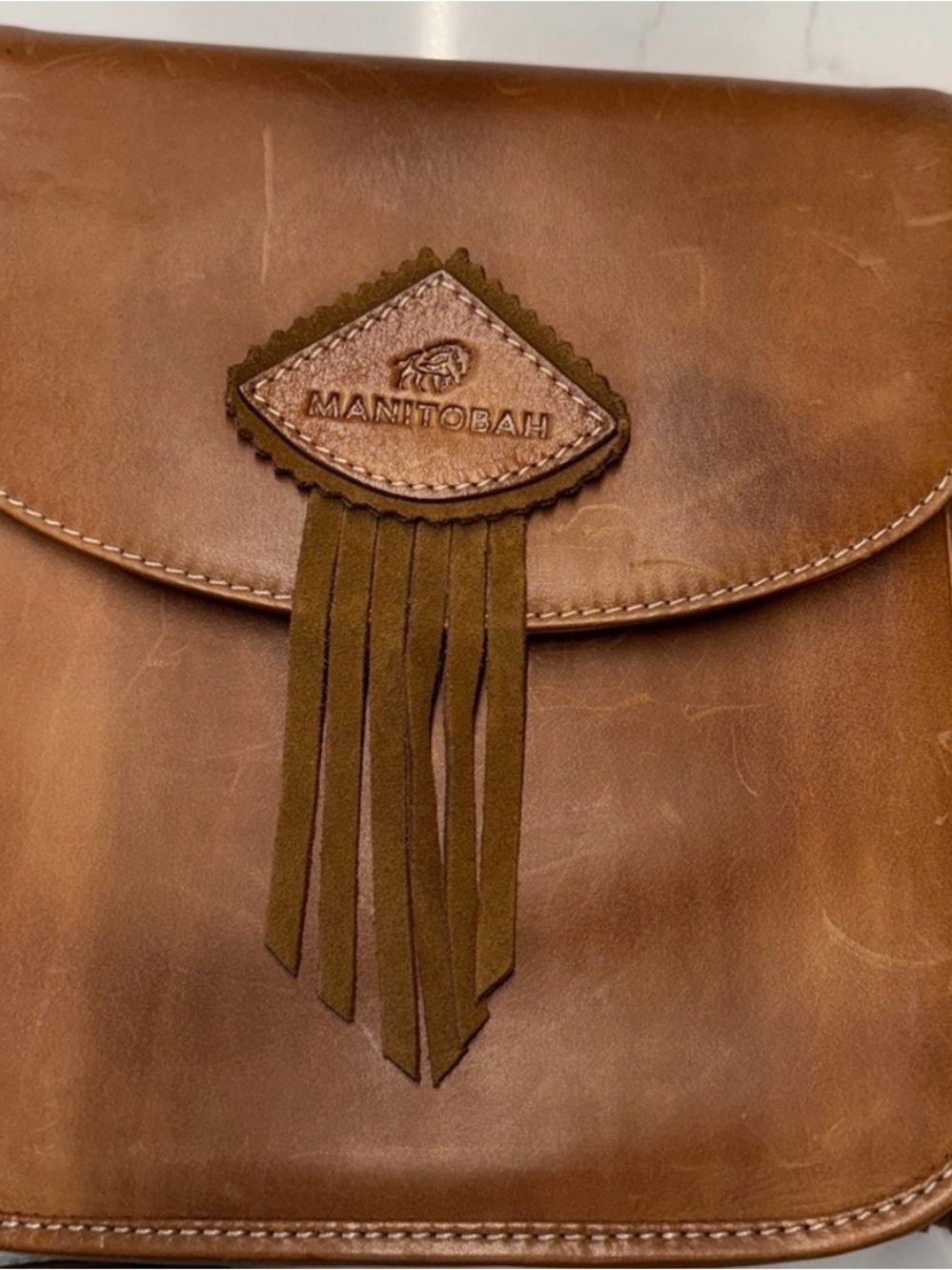 Women’s Manitobah Mukluk Rare!!
Brown Leather Crossbody Bag with Fringe